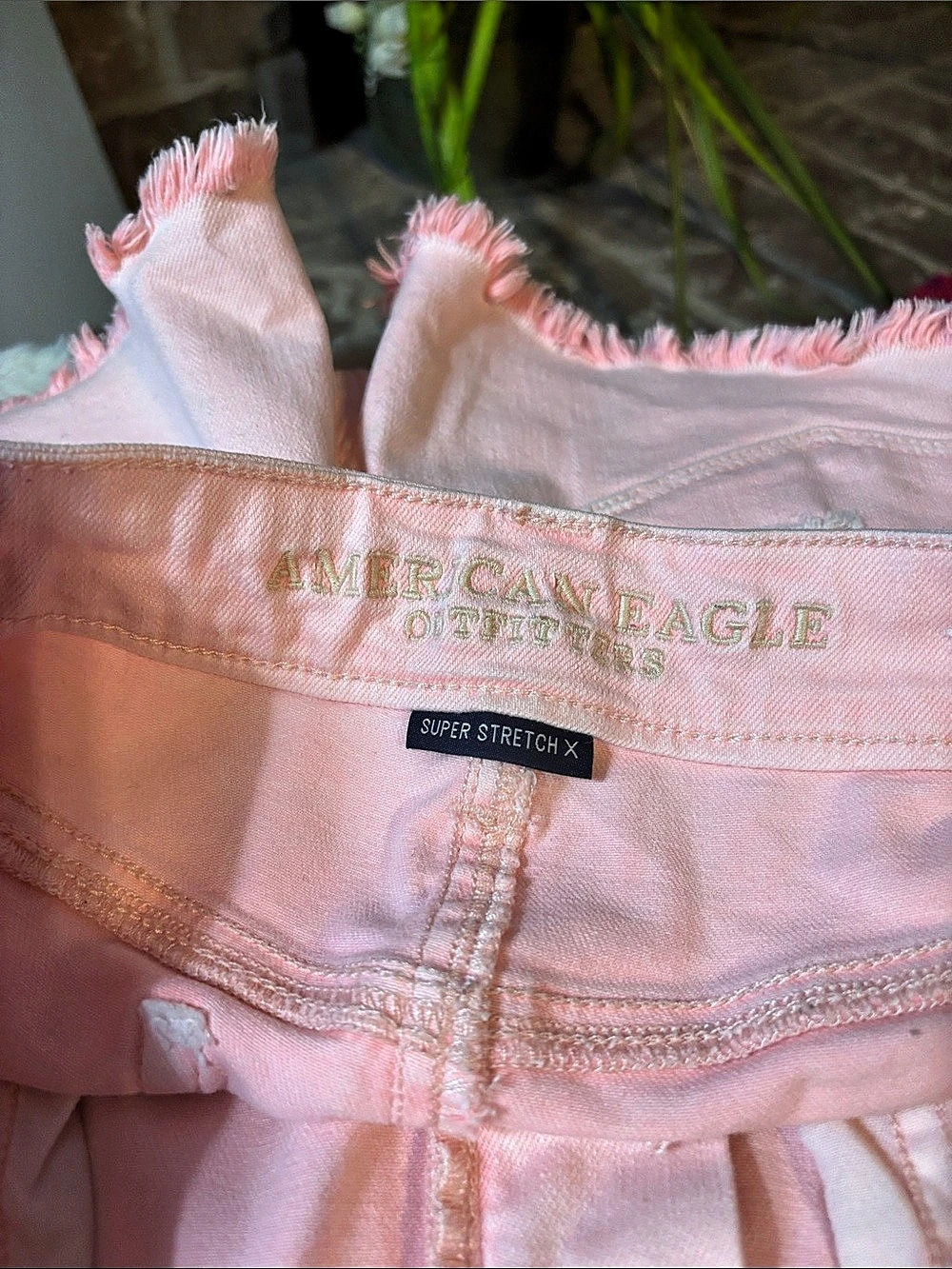 American Eagle Outfitters Super Stretch X Distressed Jean Shorts in Pink Size 0 - Picture 3 of 4